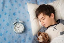睡眠の質が子どもの脳に影響!？理想の就寝時間と睡眠時間って？