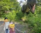 パーク内の森に巨大な恐竜達が隠れて...