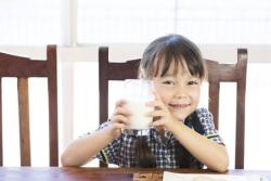 牛乳の飲み過ぎが原因…!?子どもの「牛乳貧血」に注意
