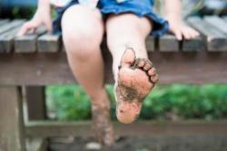 子どもの足のトラブル増加中！健康的な足づくりとは？