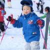子供のスキーデビューは何歳から？　持ち物やおすすめスキー場も