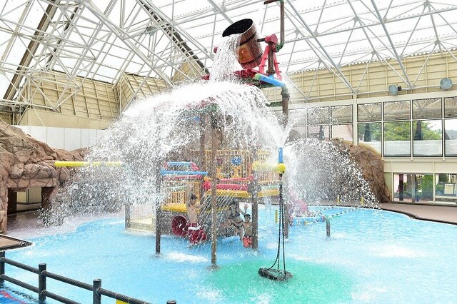 【関東】プールが楽しめる遊園地・テーマパーク8選　格安施設も