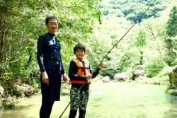 自分で作った竹竿で川魚釣り＆さばいて食べる！体験レポート