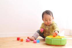 おもちゃは多いと問題あるの？　専門家がおすすめ＆選び方を紹介