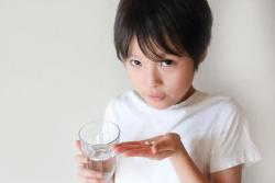 子供の風邪薬が一部使用禁止に！　副作用＆市販薬の選び方も紹介
