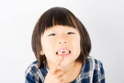 乳歯から永久歯の生えかわりはいつ？　順番＆トラブル＆虫歯予防