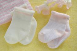 【育児都市伝説】冬の室内で赤ちゃんに靴下は必要？