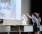 ロボットと遊ぶ「野草」クイズ大会（第8回横浜トリエンナーレ）