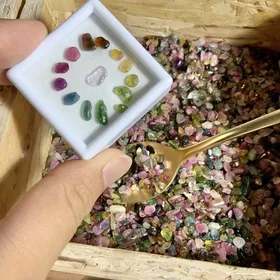 鉱物カフェで虹色トルマリンの色相環をつくろう！