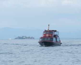琵琶湖観光船　オーミマリン