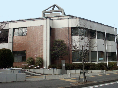 横浜市立 中図書館