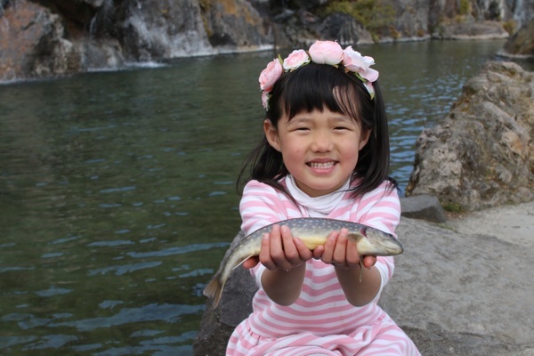 滝のある釣堀 那須高原 清流の里 子供とお出かけ情報 いこーよ