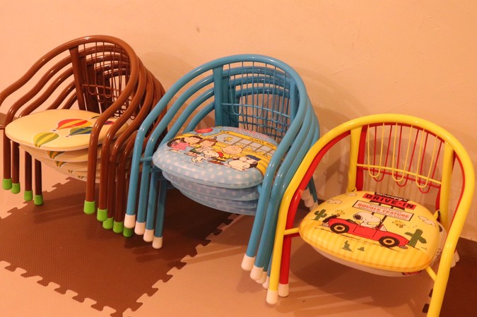 施設写真】 豆椅子もたくさんあるので安心です。』親子カフェ