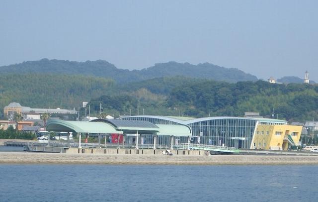 津名港ターミナル(あわじ島つな港海の駅)