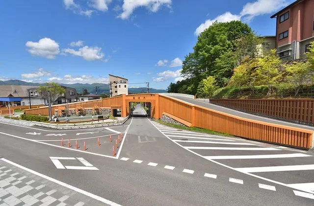 温泉門広場