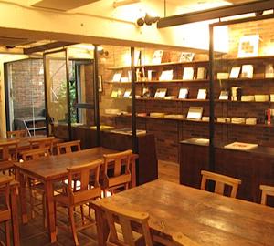 Rainy Day Bookstore & Cafe（レイニーデイ ブックストア アンド カフェ）