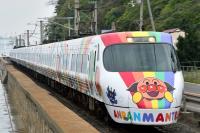 予讃線8000系　アンパンマン列車