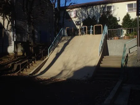 【施設写真】 提供：「恐るべき児童公園」（http://waradutoya.blog.so-net.ne.jp）