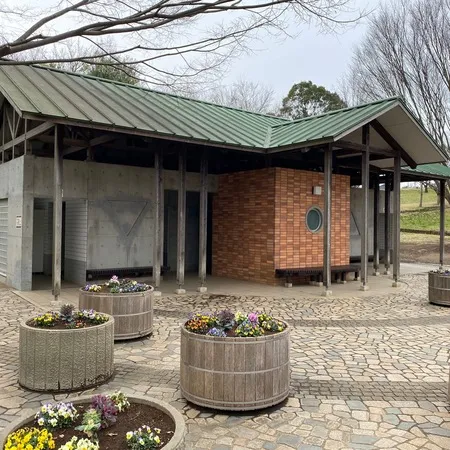 バーベキュー場が有る大きな公園です...