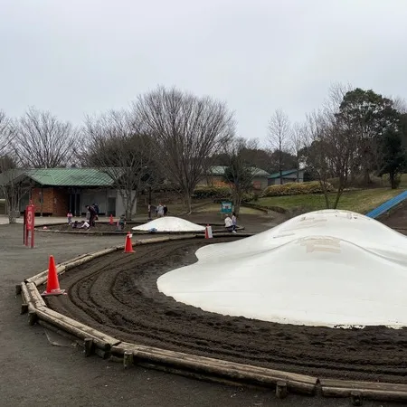 バーベキュー場が有る大きな公園です...