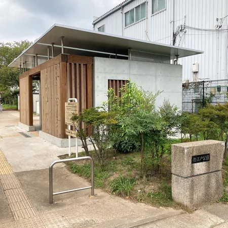 川近くの野球グラウンドを有する公園です。