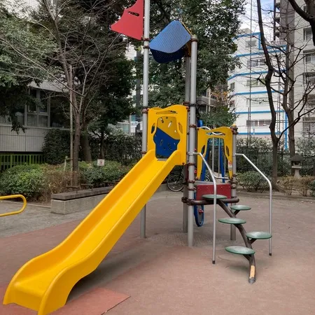 【ユーザ投稿】 小ぶりですが広場、遊具、砂場もあり...