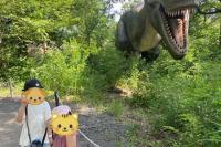 パーク内の森に巨大な恐竜達が隠れて...
