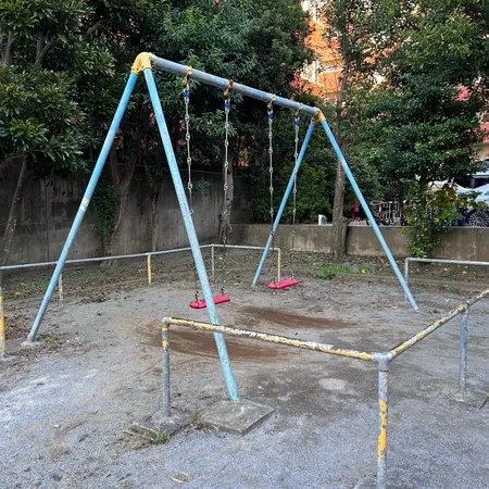 すばな通り近くの集合住宅に囲まれた...