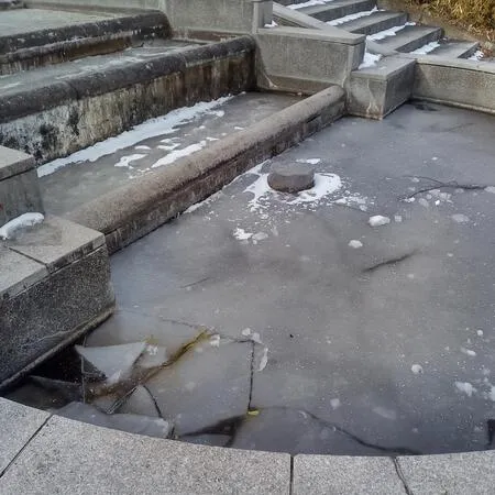冬の時期だったため、水のせせらぎは...