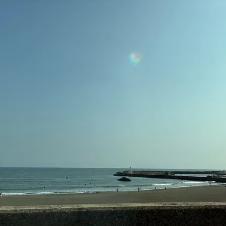 釣り人も多い海水浴場。散歩で来まし...