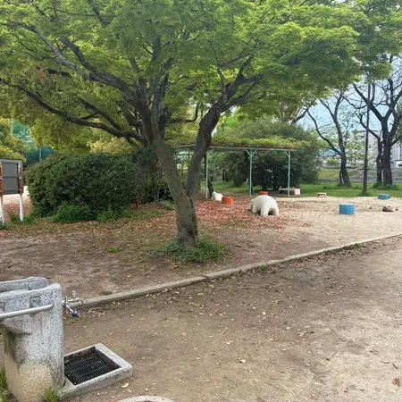 トイレもあって、遊具、グラウンドも...