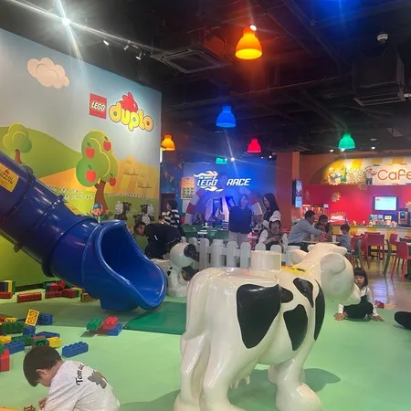 LEGOを自由に組み立てて遊べる場...