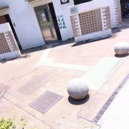 【ユーザ投稿】 トイレと、ブランコのみです。タクシ...