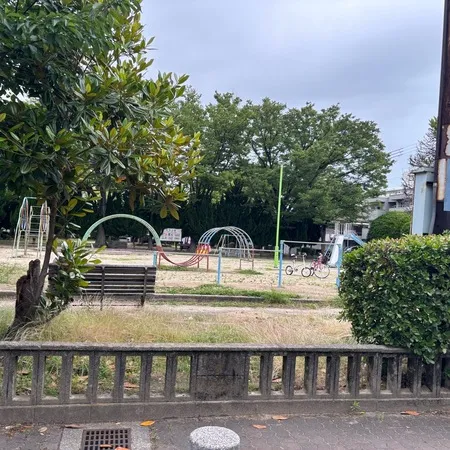 遊具は少し年季のある