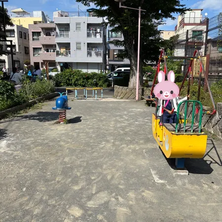【ユーザ投稿】 遊具3つの細長いこじんまりとした公園。