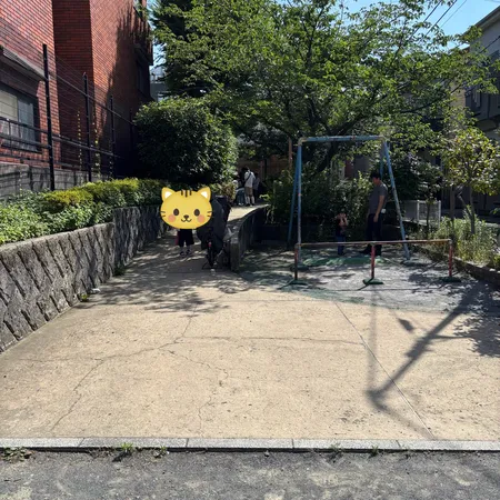 【ユーザ投稿】 遊具3つの細長いこじんまりとした公園。
