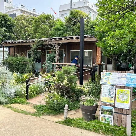 自然教育園や庭園美術館に隣接する白...