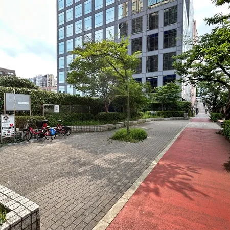目黒川沿いにある、とてもコンパクト...