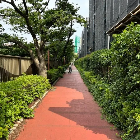 目黒川沿いにある、とてもコンパクト...