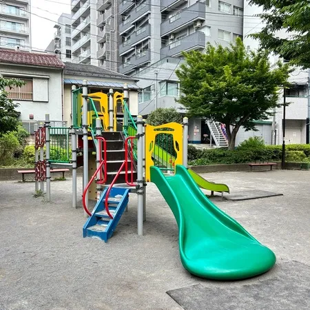 大鳥神社の近く、権之助坂から一本入...