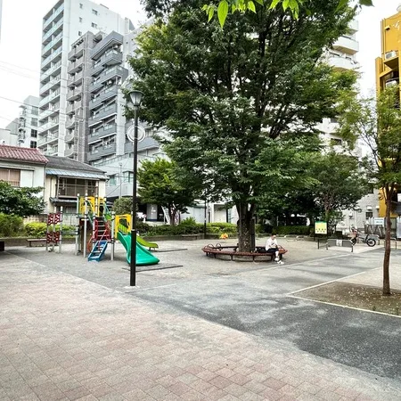 大鳥神社の近く、権之助坂から一本入...