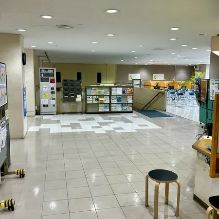 目黒区民センター内にある、建物には...