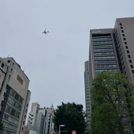 すごい近くを飛行機が通っていて、そ...