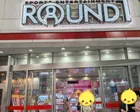 1階はボウリング受付とクレーンゲー...