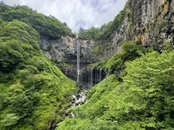 平日でも修学旅行生で大混雑！中禅寺...