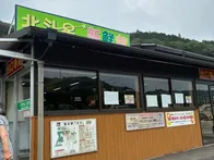 綺麗な広いトイレがあります。芝生が...