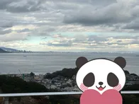 ちょうど曇りの日で神戸の街並みが霞...