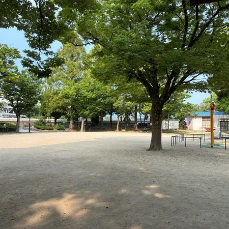 お手洗いもあり、緑もあり、暑くても...