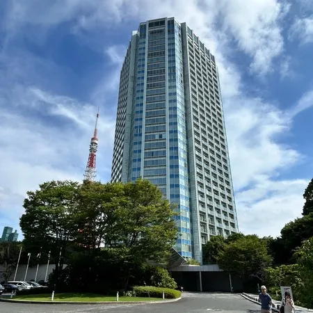東京タワーのすぐそばに建つ、都心を...