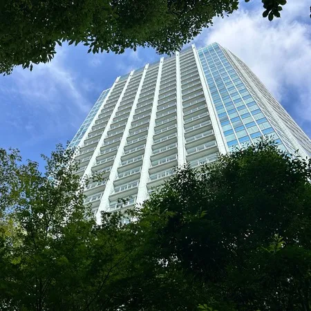 東京タワーのすぐそばに建つ、都心を...